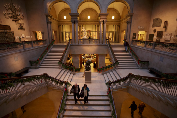 Gallery patrons walk throughout he entrance of the Art Institute of Chicago by Chicago Magazine Photographer John Gress