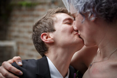 Illinois lesbian wedding photographer captures first kiss