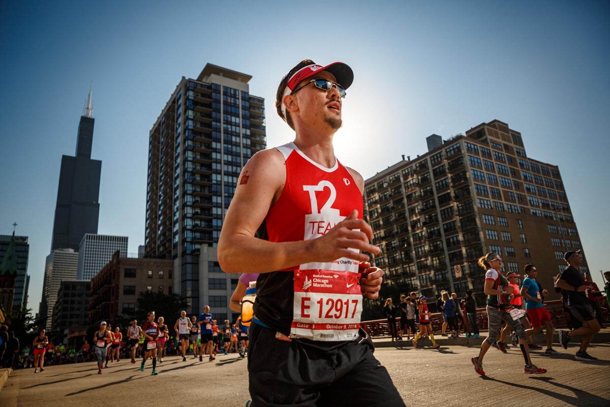 Jude Hansen runs in the Chicago Marathon for the AIDS foundation of Chicago's Team to End AIDS. by photographer John Gress 1/1600 f4.5 ISO 100 24mm