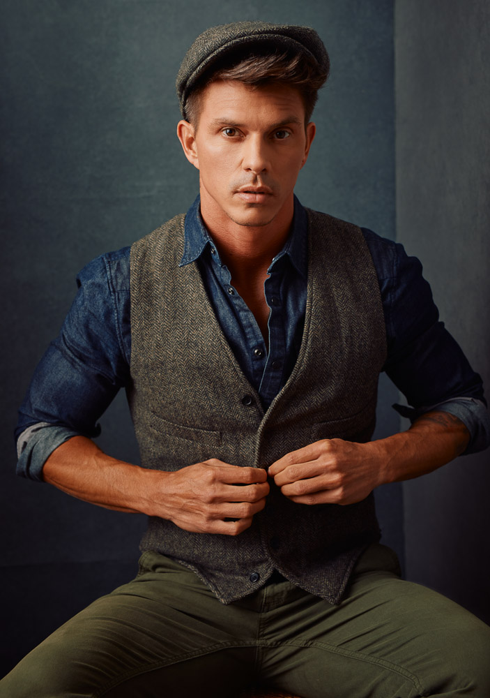Kenny, dressed in a newsboy outfit, poses confidently. This image captures the historical fashion style expertly by John Gress Photography in Chicago.