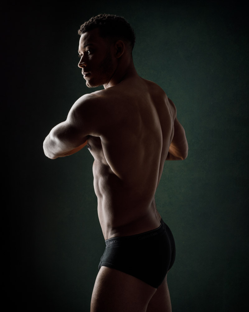 Dynamic headshots in Chicago by Gress, featuring model Zane in a fitness pose