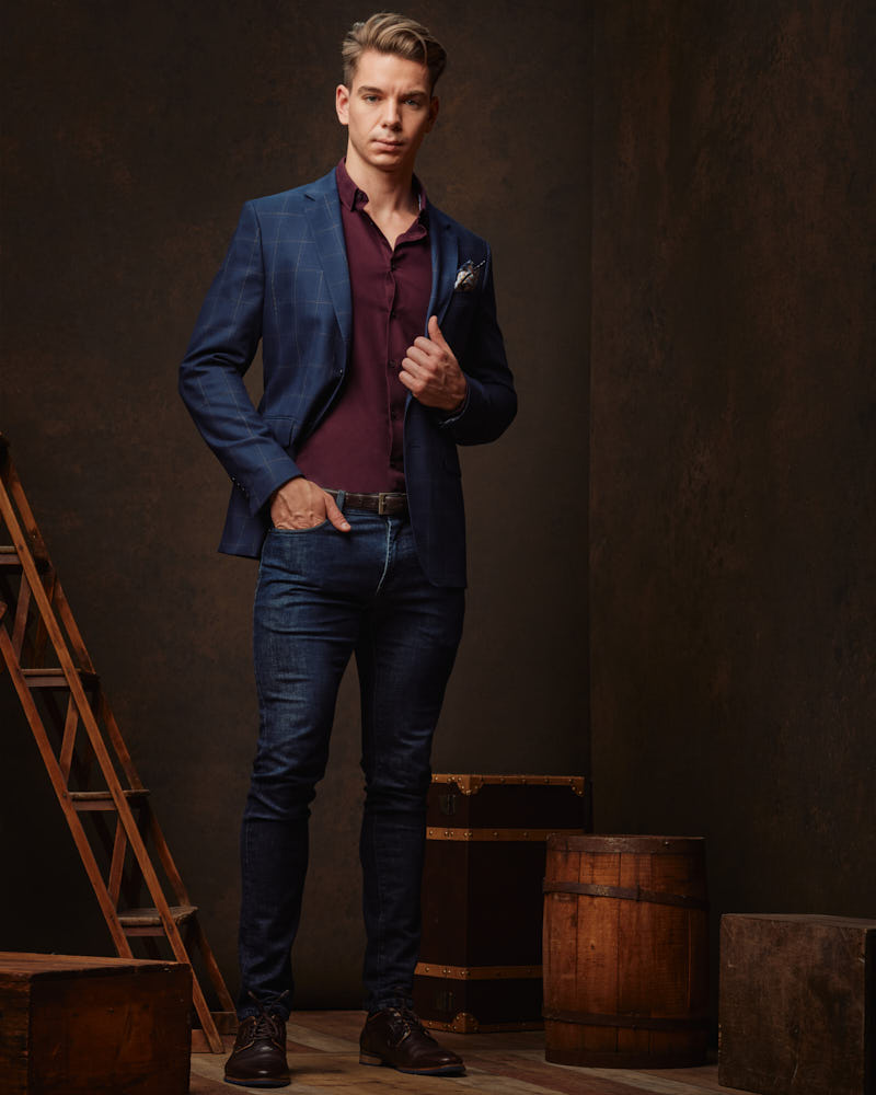 Full body portrait of Erik in a stylish outfit by a Chicago modeling portfolio photographer