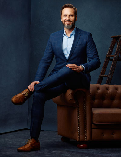 John Gress Photographer Verticle 400px wide full legnth headshot portrait 2025