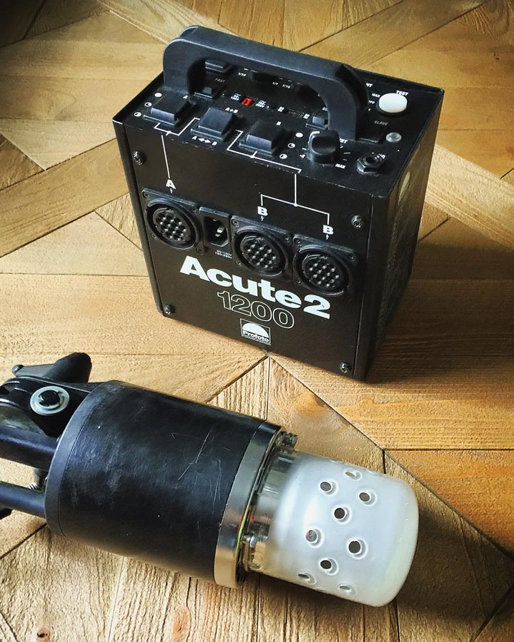 The Difference Between Photography Lighting Power Packs, Monolights