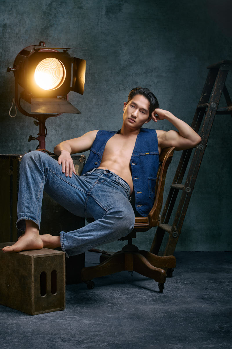 Male Model Poses in Chicago