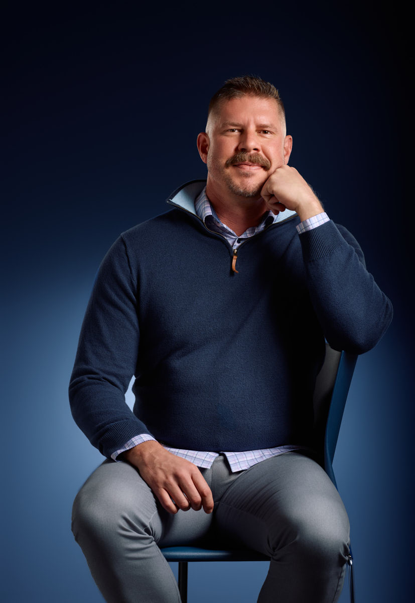 Executive image in grayscale with focus on expression and professionalism