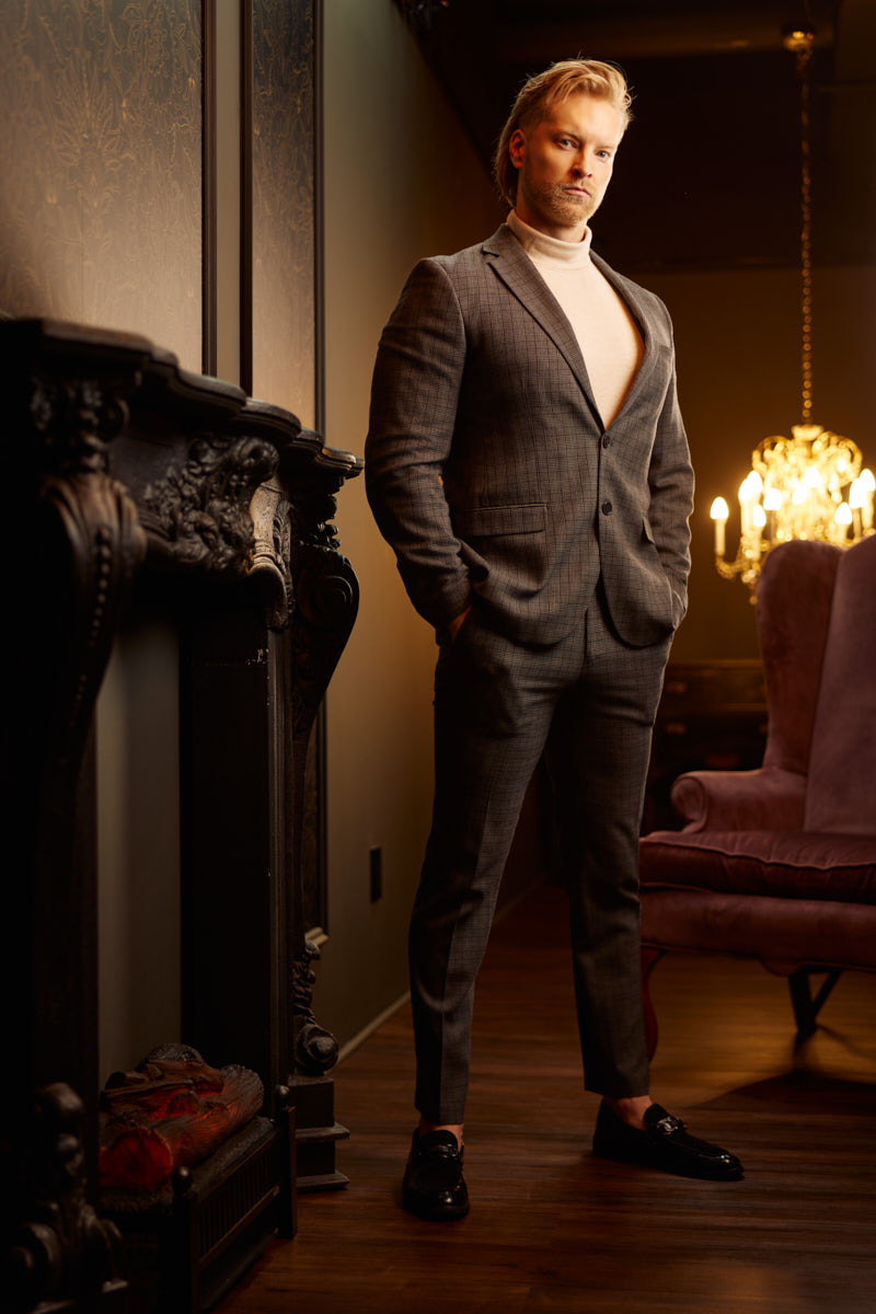 Editorial headshot photographer in Chicago captures Nick in a gray suit and cream turtleneck